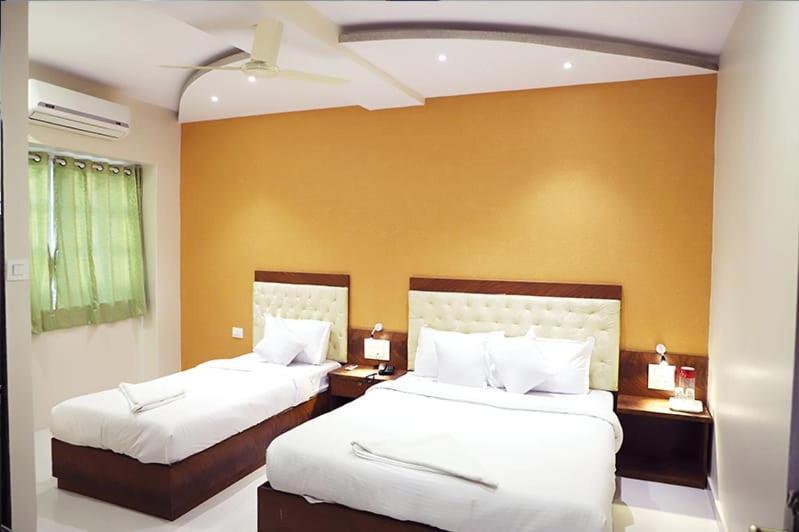 Hotel Golden Hayyath Inn Bombay Exterior foto