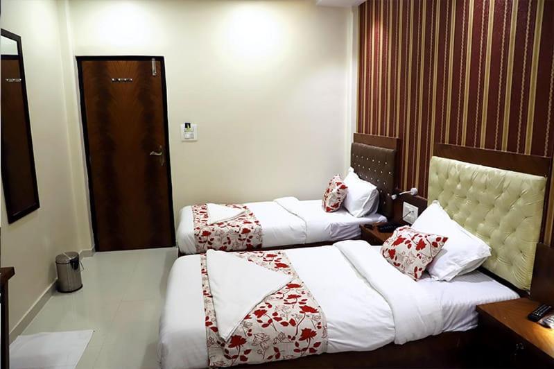Hotel Golden Hayyath Inn Bombay Exterior foto